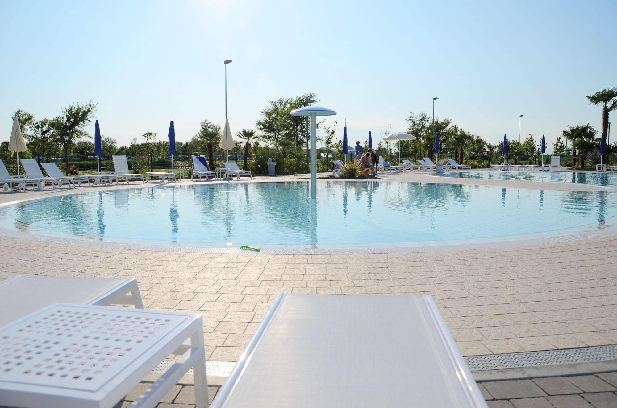 Villaggio Laguna Blu Каорле Екстериор снимка