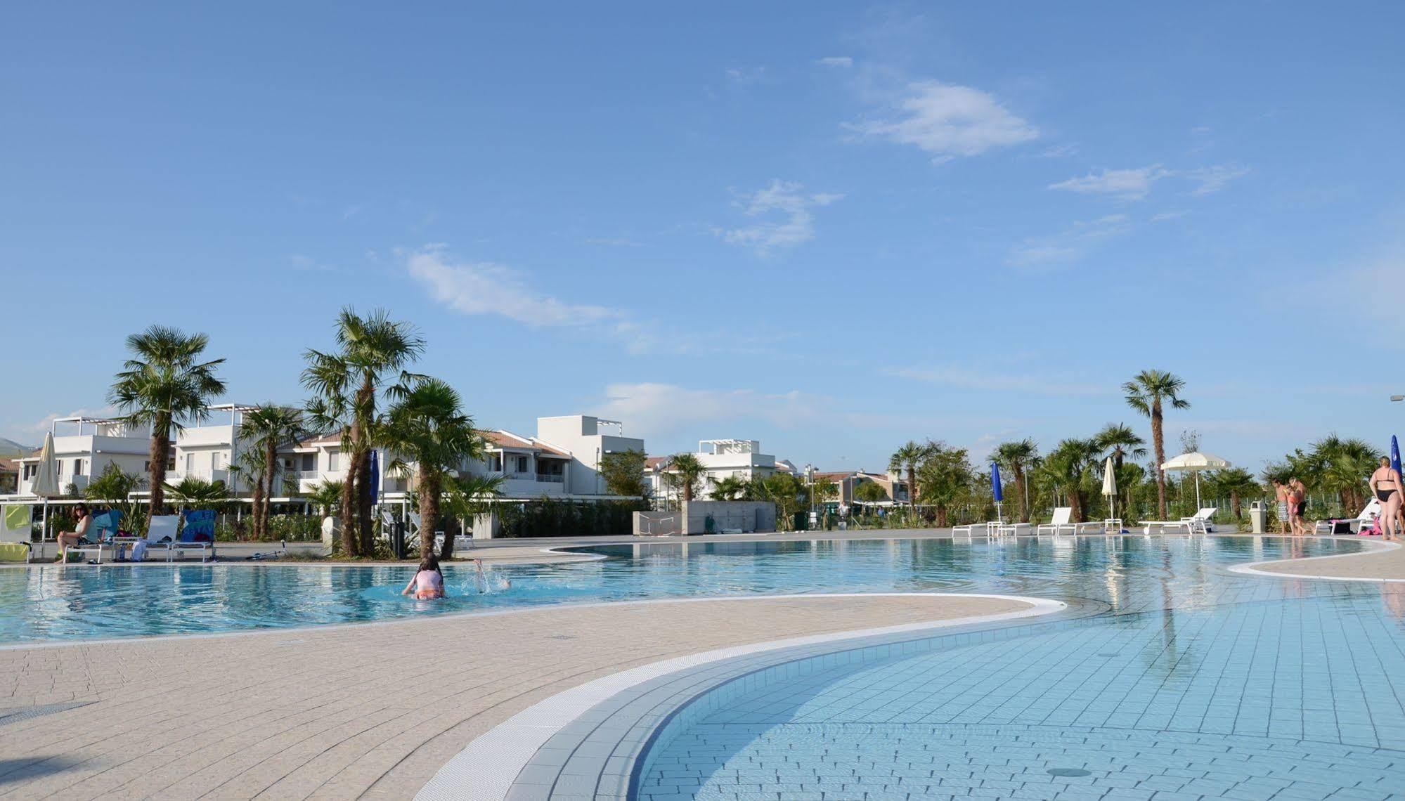 Villaggio Laguna Blu Каорле Екстериор снимка